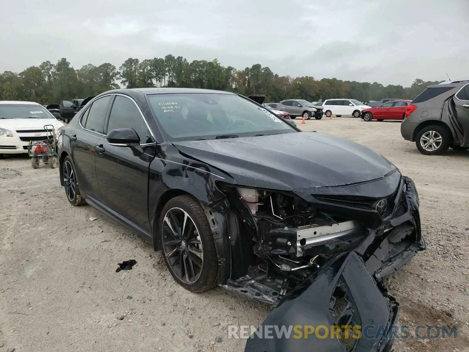 1 Photograph of a damaged car 4T1K61AK5LU338130 TOYOTA CAMRY 2020