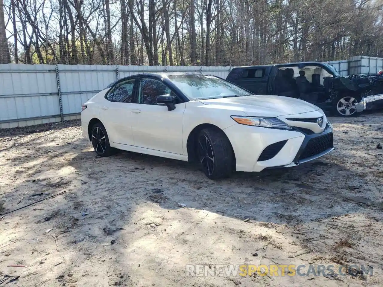 1 Photograph of a damaged car 4T1K61AK5LU371063 TOYOTA CAMRY 2020