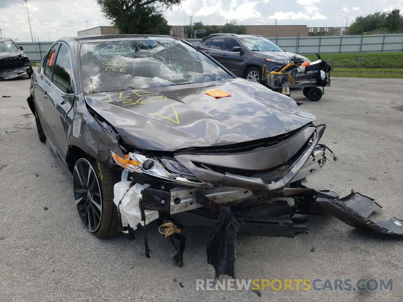 1 Photograph of a damaged car 4T1K61AK5LU384170 TOYOTA CAMRY 2020