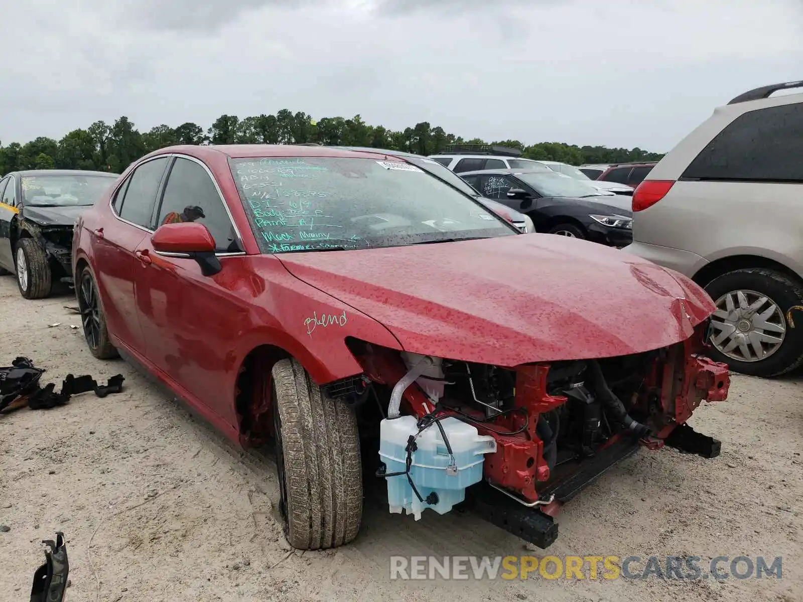 1 Photograph of a damaged car 4T1K61AK5LU392284 TOYOTA CAMRY 2020