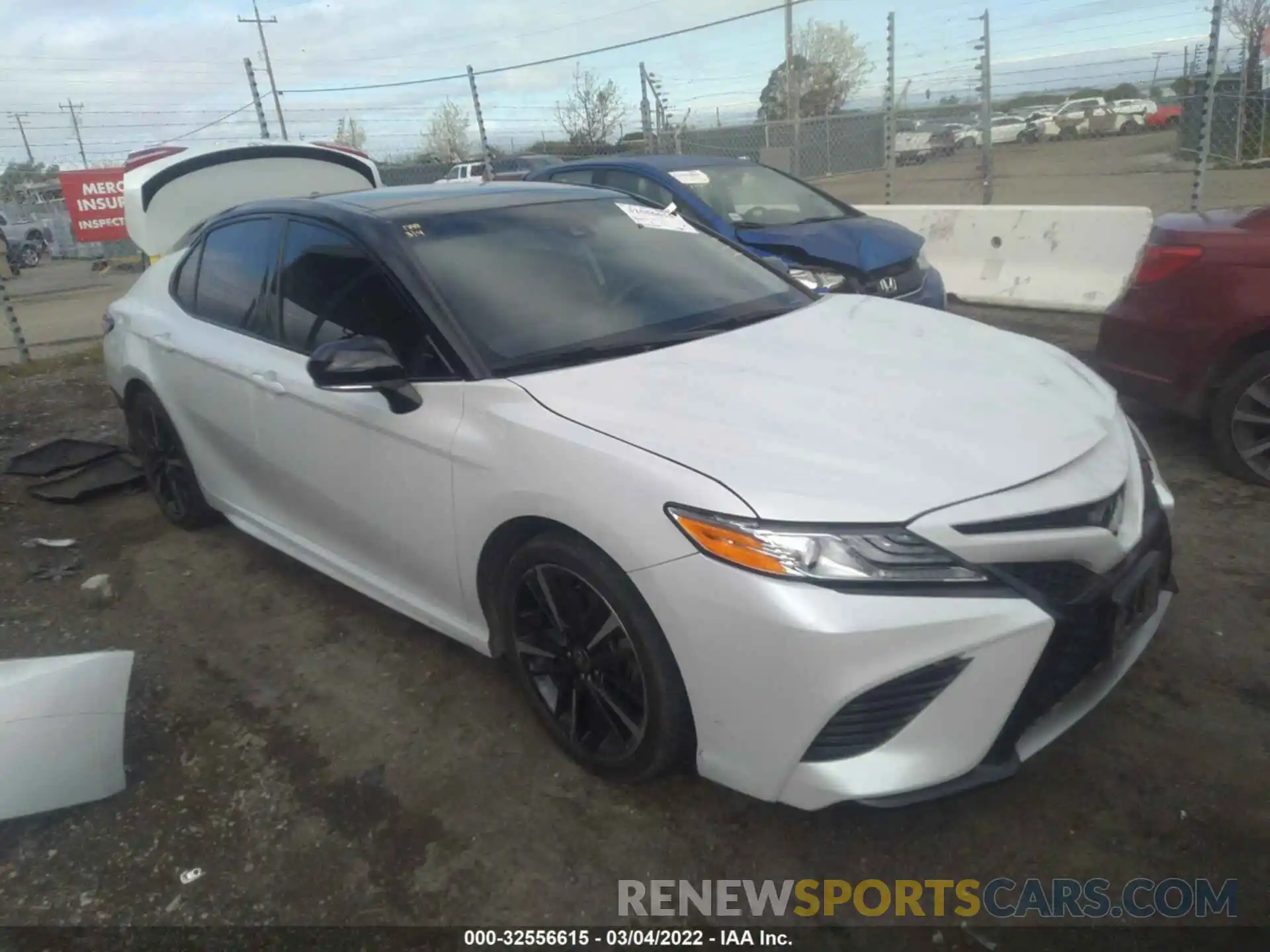 1 Photograph of a damaged car 4T1K61AK5LU395573 TOYOTA CAMRY 2020