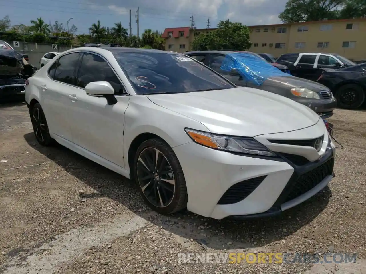 1 Photograph of a damaged car 4T1K61AK5LU398358 TOYOTA CAMRY 2020