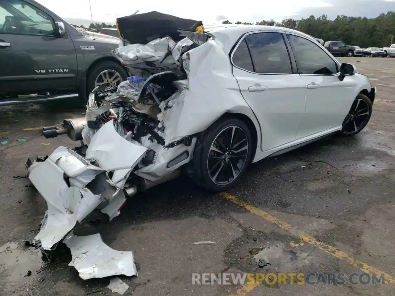 4 Photograph of a damaged car 4T1K61AK5LU883146 TOYOTA CAMRY 2020