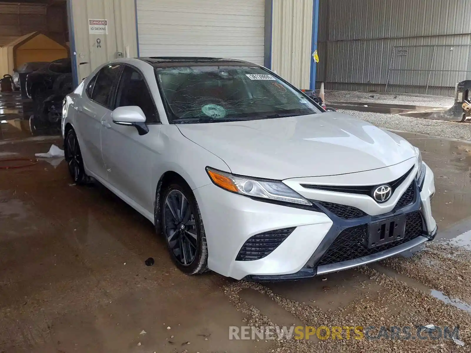 1 Photograph of a damaged car 4T1K61AK5LU892770 TOYOTA CAMRY 2020