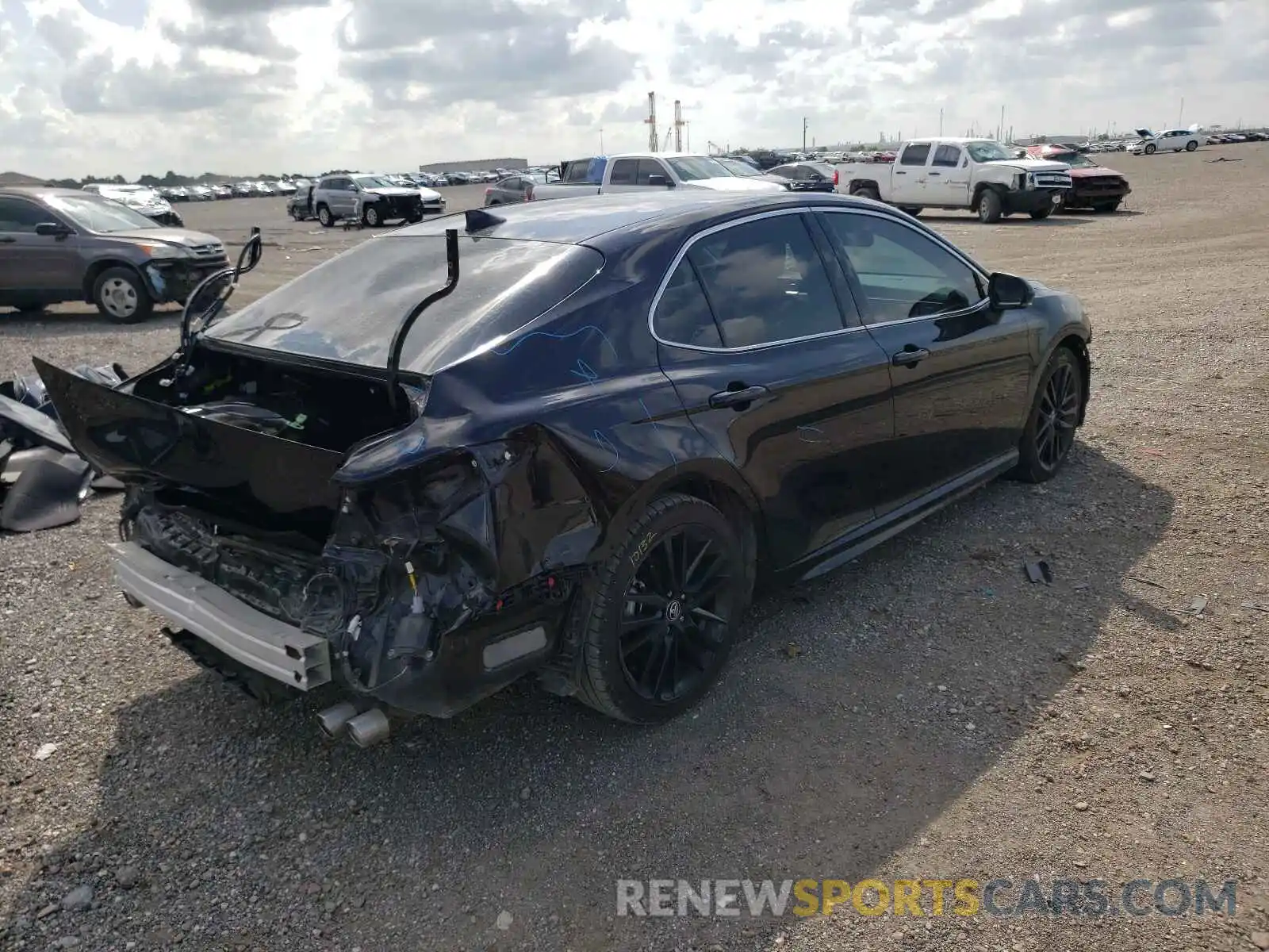 4 Photograph of a damaged car 4T1K61AK5LU924651 TOYOTA CAMRY 2020