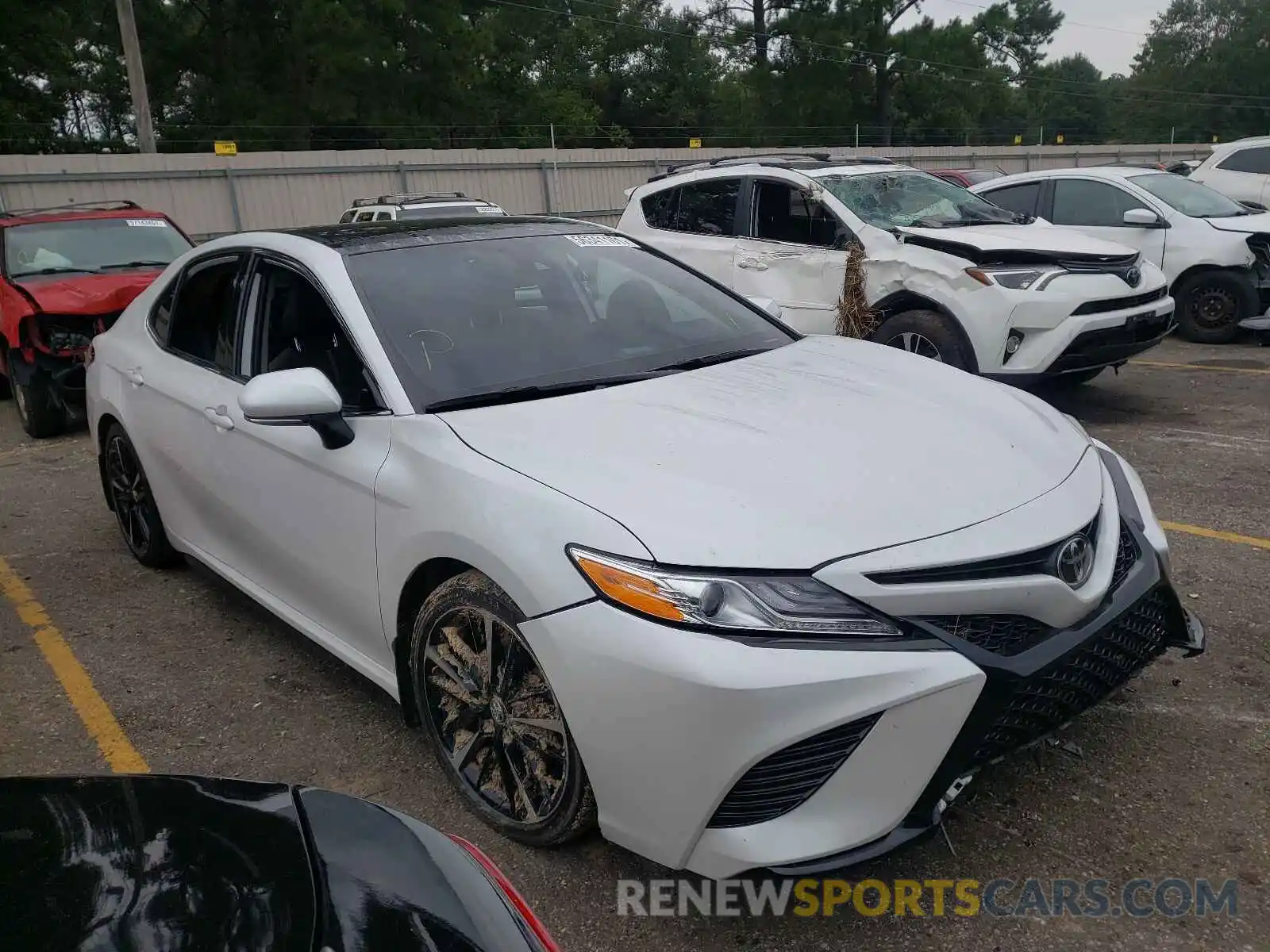 1 Photograph of a damaged car 4T1K61AK5LU944933 TOYOTA CAMRY 2020