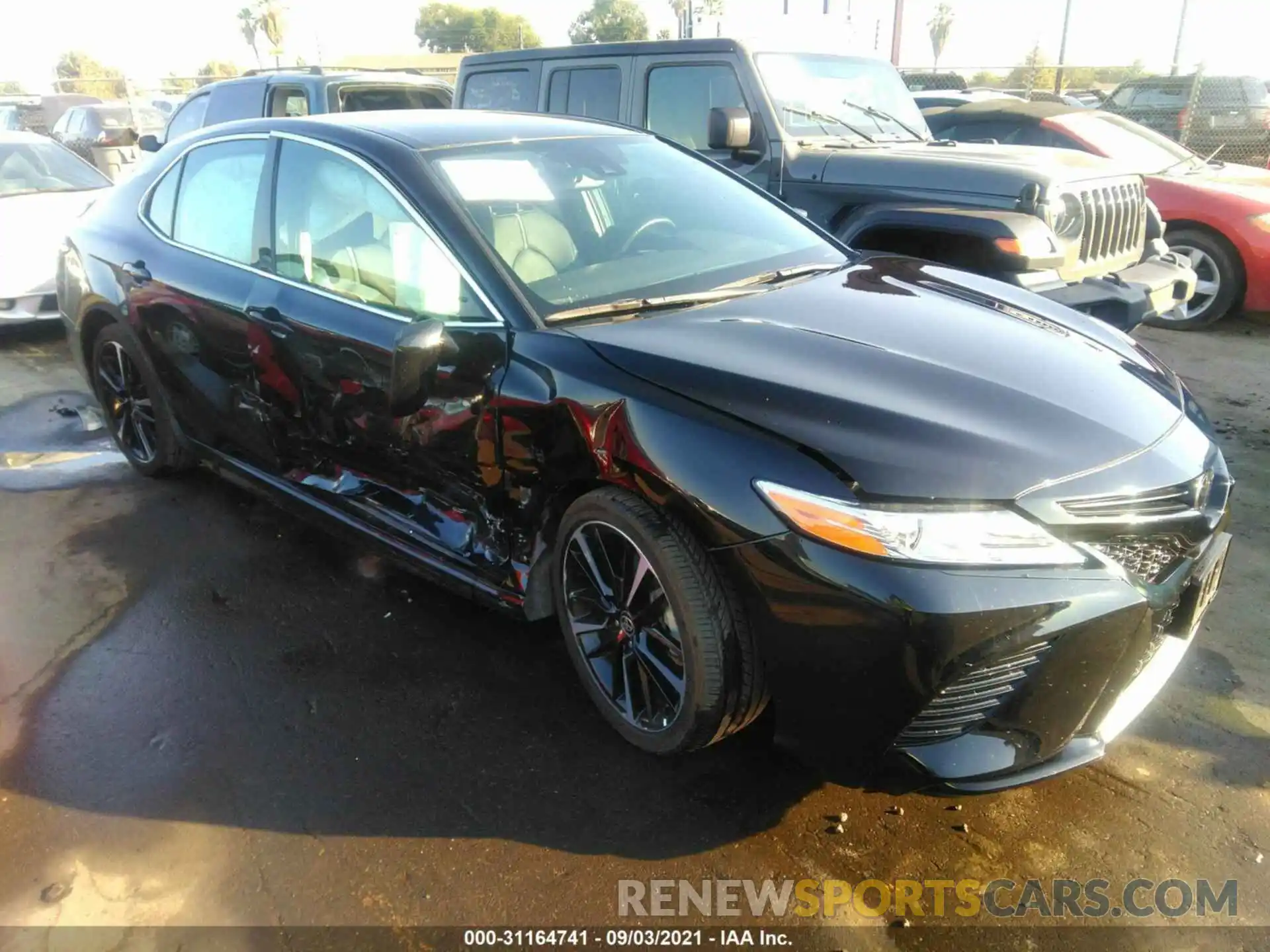 1 Photograph of a damaged car 4T1K61AK5LU963613 TOYOTA CAMRY 2020