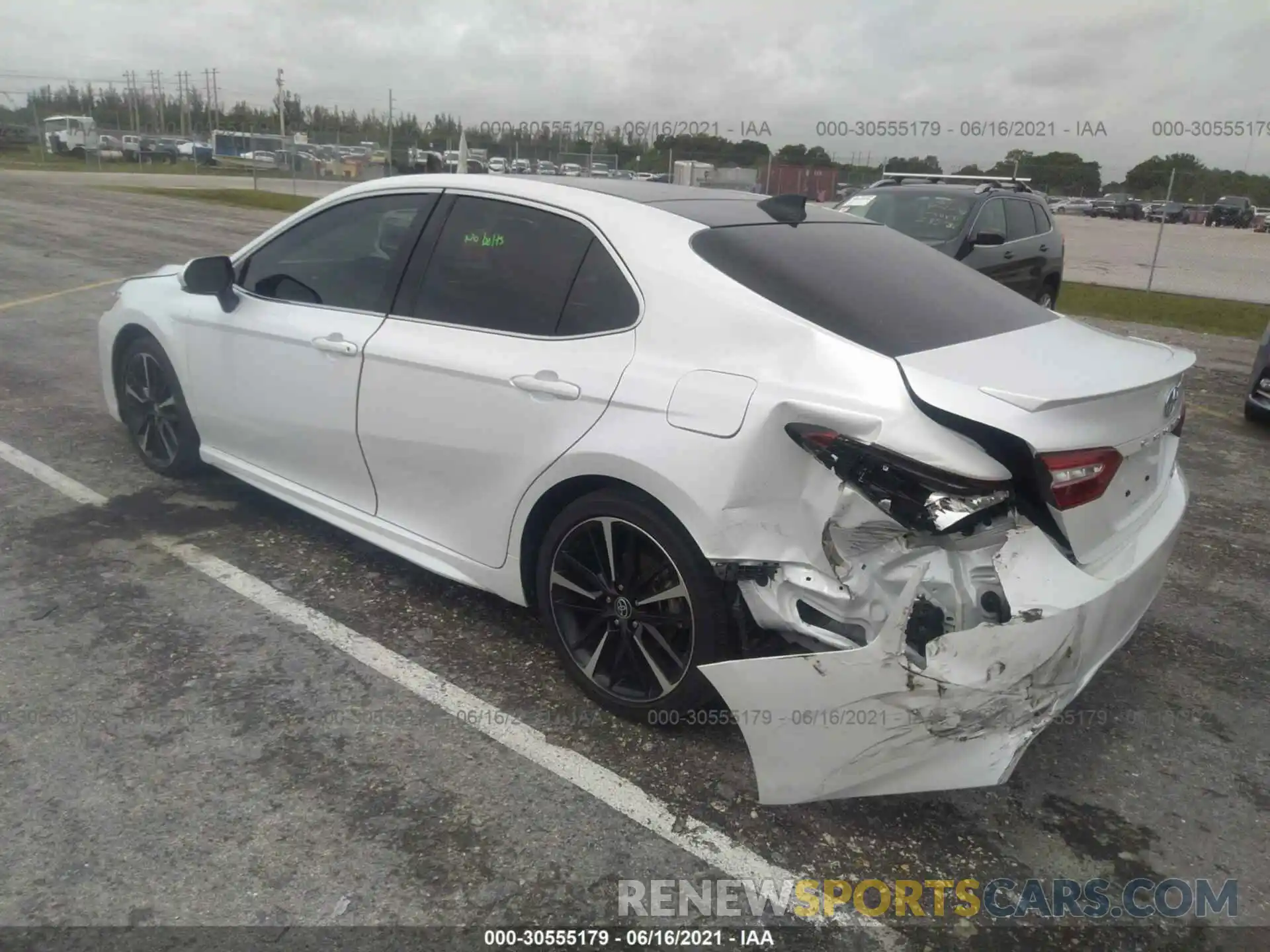 3 Photograph of a damaged car 4T1K61AK5LU965779 TOYOTA CAMRY 2020