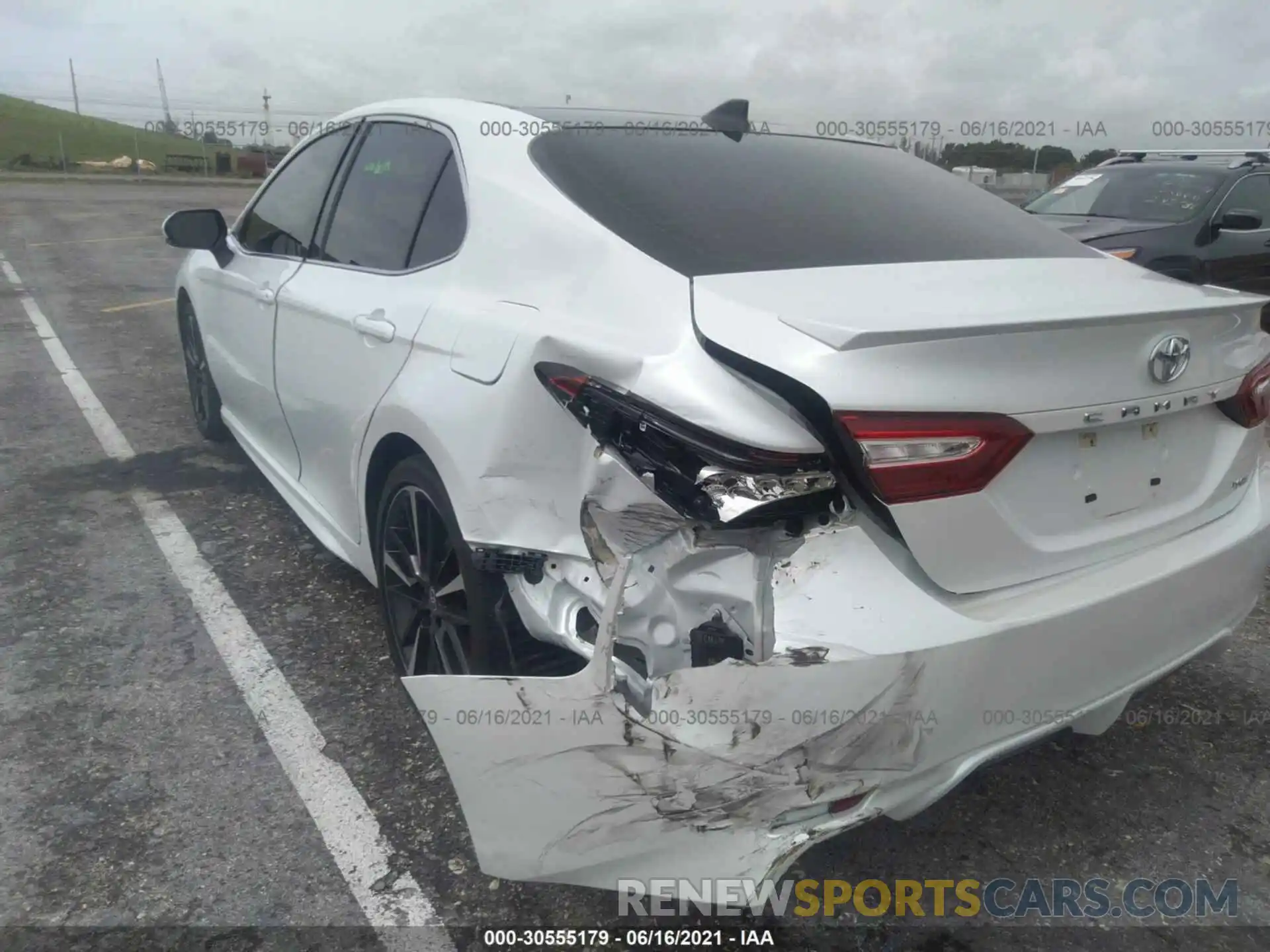 6 Photograph of a damaged car 4T1K61AK5LU965779 TOYOTA CAMRY 2020