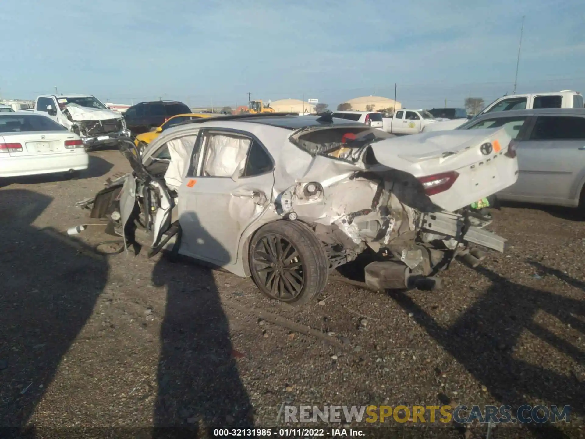 3 Photograph of a damaged car 4T1K61AK5LU977897 TOYOTA CAMRY 2020