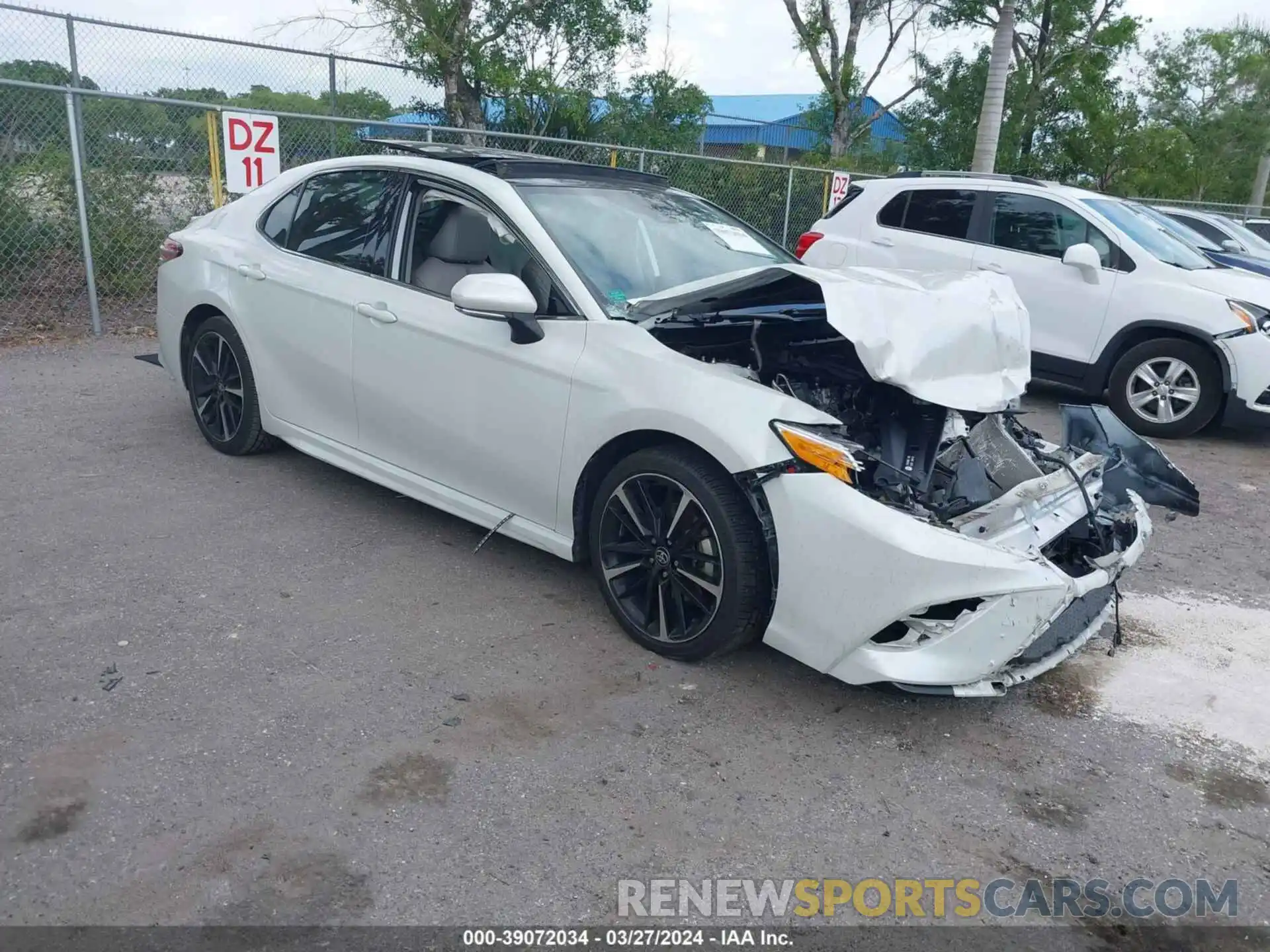 1 Photograph of a damaged car 4T1K61AK5LU979178 TOYOTA CAMRY 2020