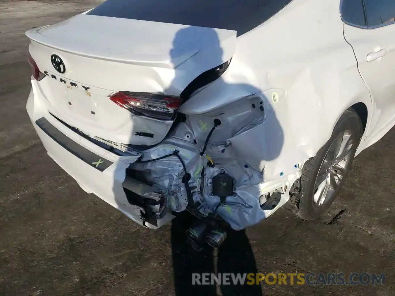 9 Photograph of a damaged car 4T1K61AK5LU990987 TOYOTA CAMRY 2020