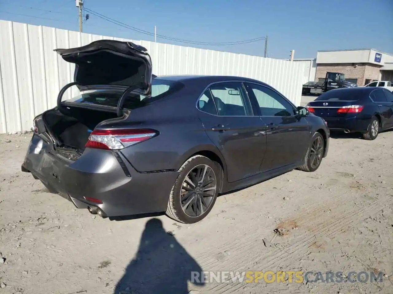 3 Photograph of a damaged car 4T1K61AK5LU999589 TOYOTA CAMRY 2020