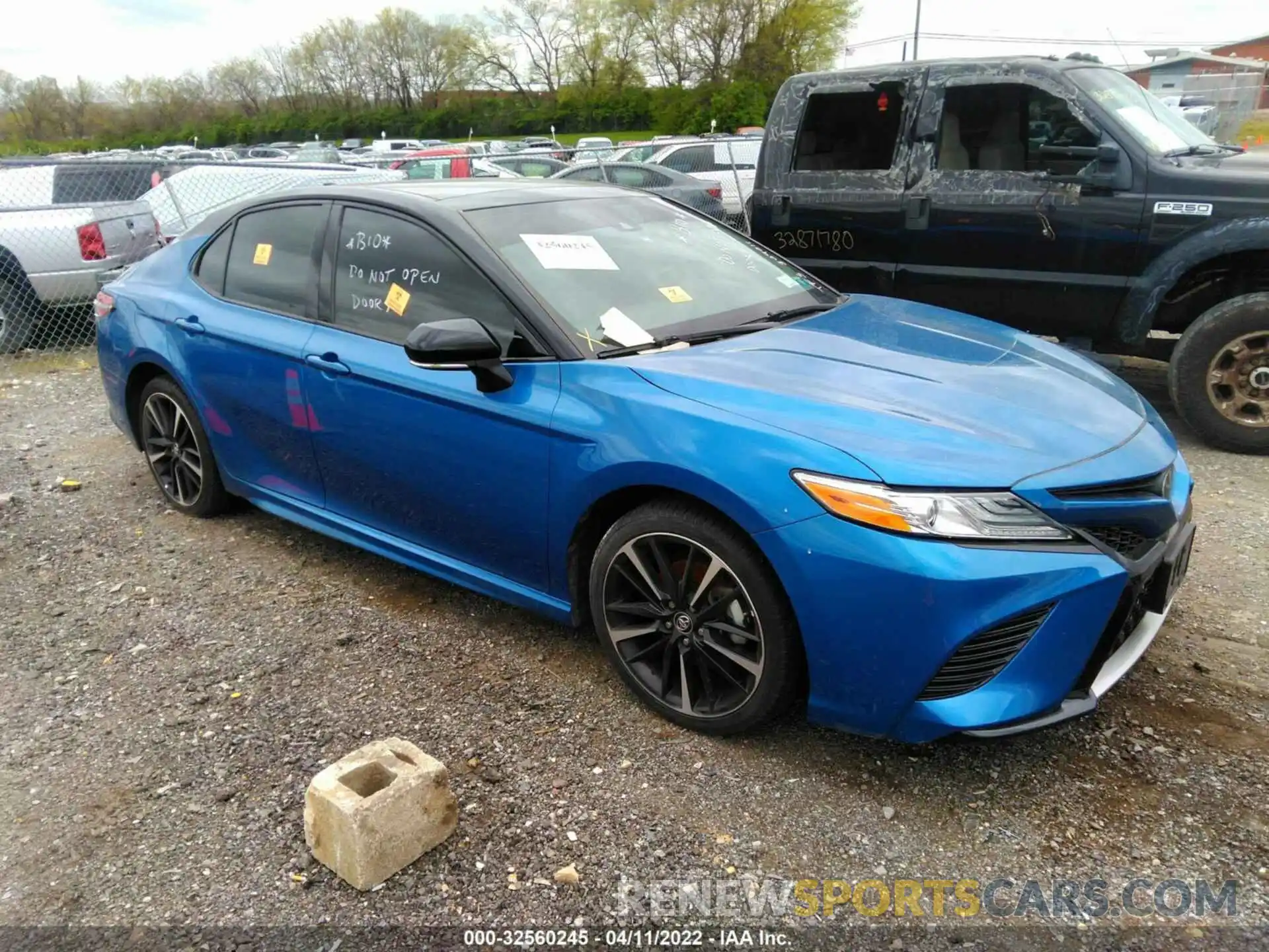 1 Photograph of a damaged car 4T1K61AK6LU309011 TOYOTA CAMRY 2020