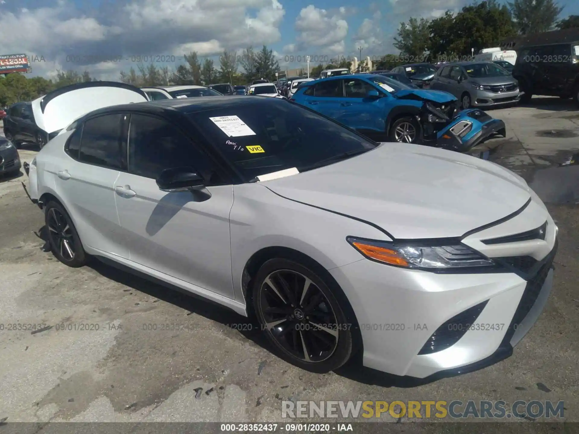 1 Photograph of a damaged car 4T1K61AK6LU318369 TOYOTA CAMRY 2020