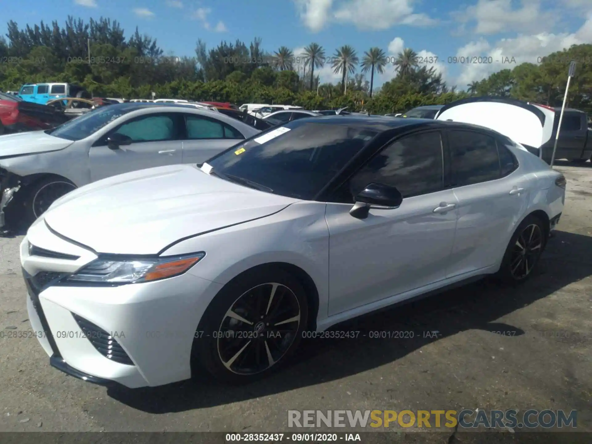 2 Photograph of a damaged car 4T1K61AK6LU318369 TOYOTA CAMRY 2020