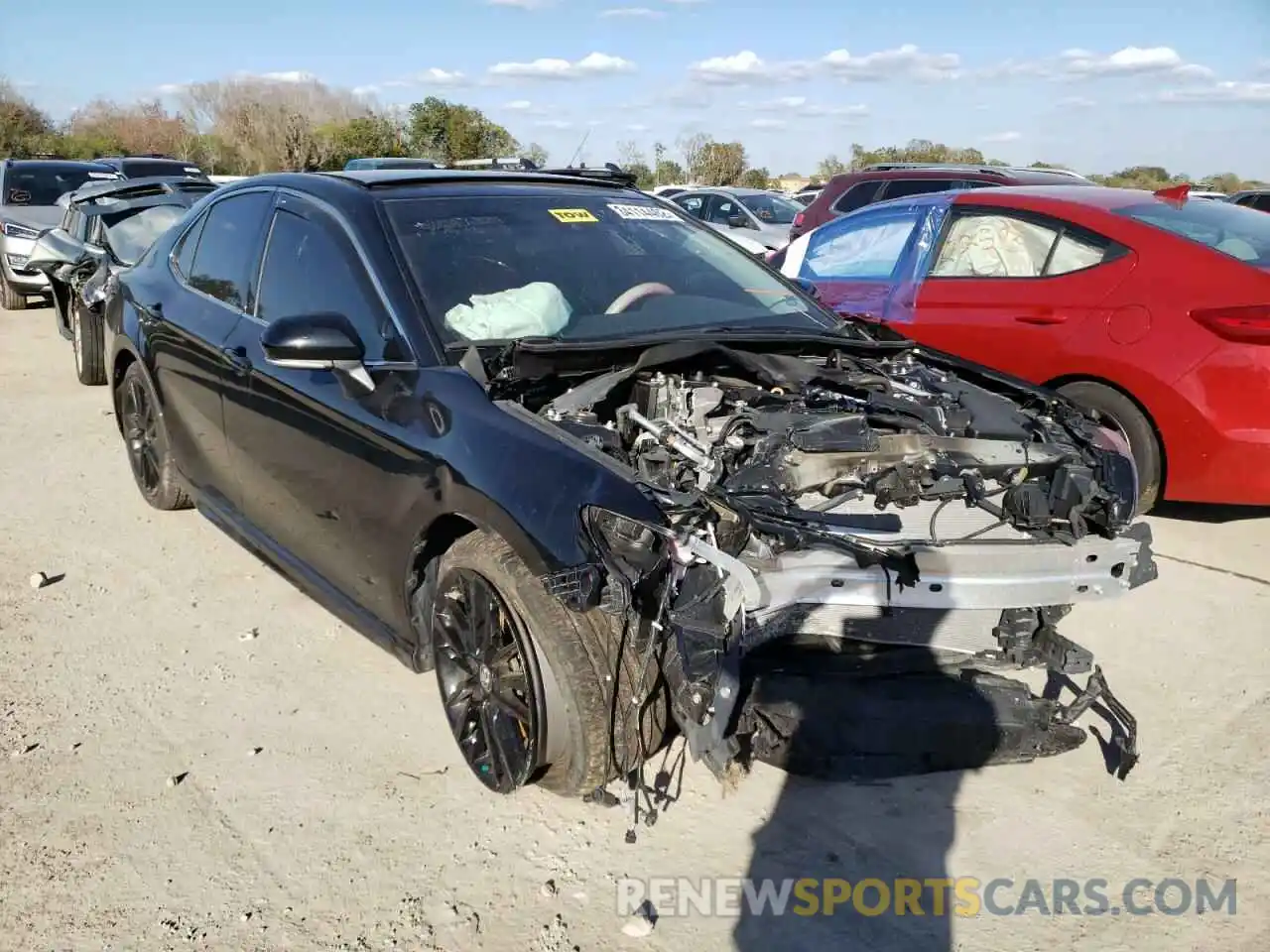 1 Photograph of a damaged car 4T1K61AK6LU320039 TOYOTA CAMRY 2020