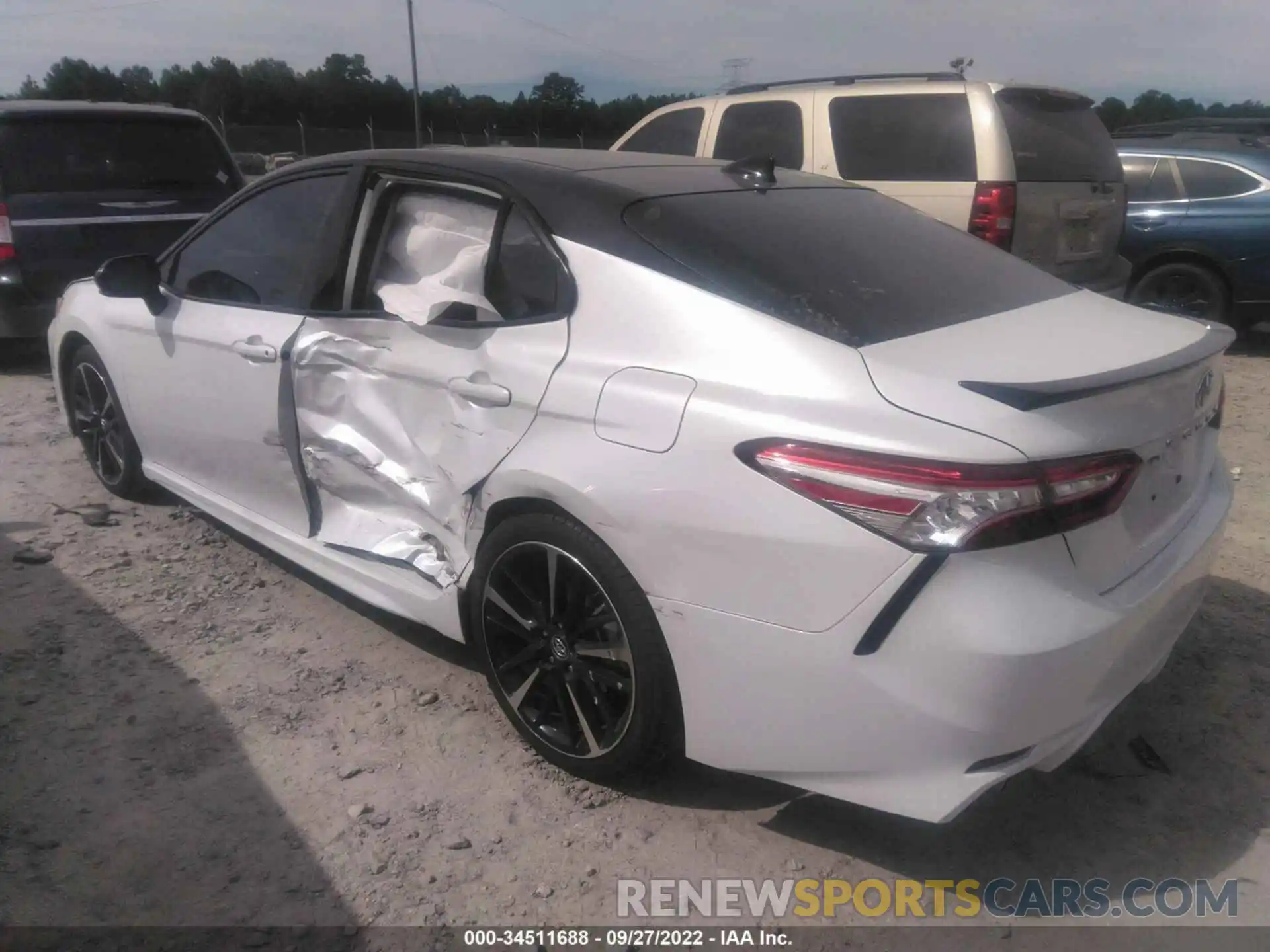 3 Photograph of a damaged car 4T1K61AK6LU323801 TOYOTA CAMRY 2020