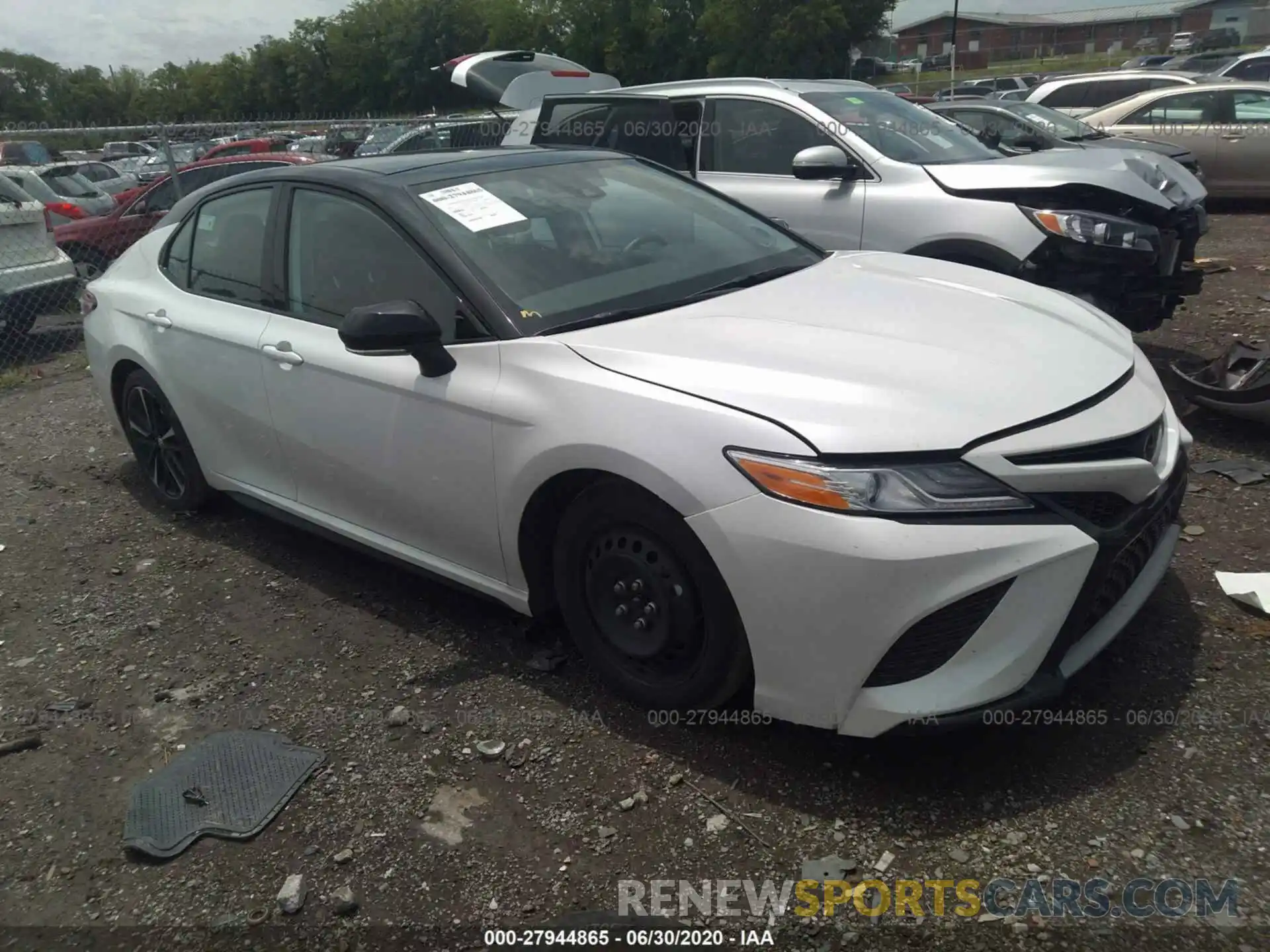 1 Photograph of a damaged car 4T1K61AK6LU337309 TOYOTA CAMRY 2020