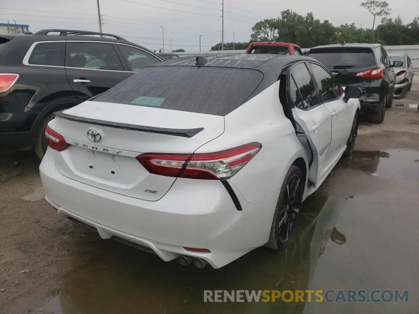 4 Photograph of a damaged car 4T1K61AK6LU349041 TOYOTA CAMRY 2020