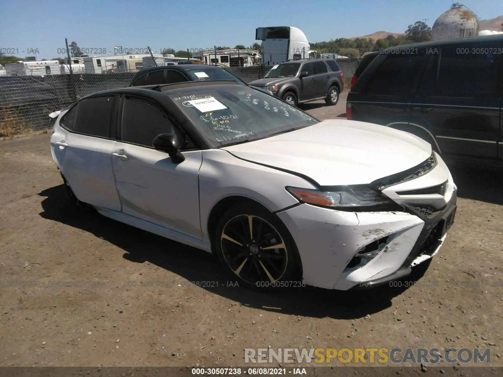 1 Photograph of a damaged car 4T1K61AK6LU349721 TOYOTA CAMRY 2020