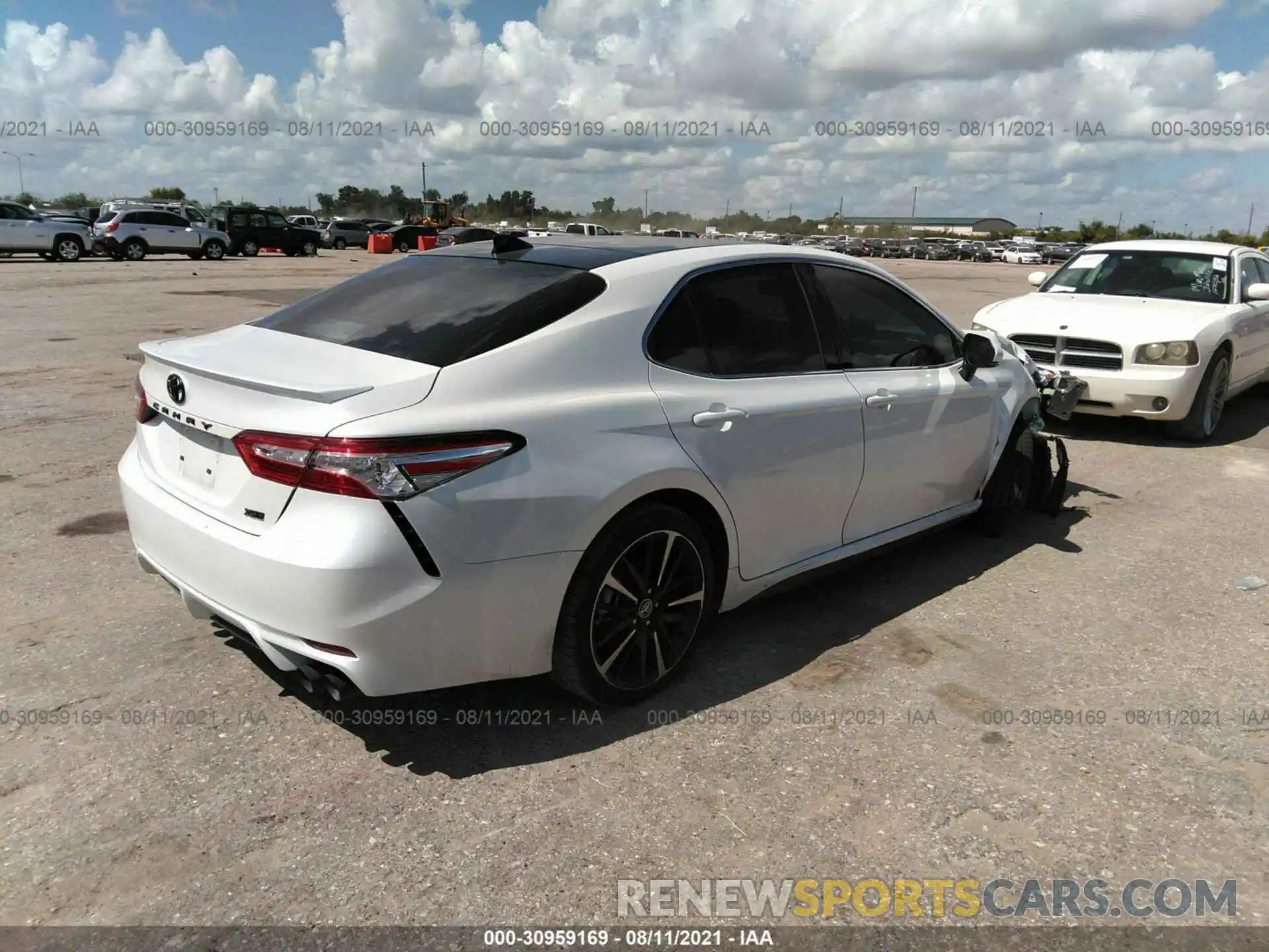 4 Photograph of a damaged car 4T1K61AK6LU372528 TOYOTA CAMRY 2020