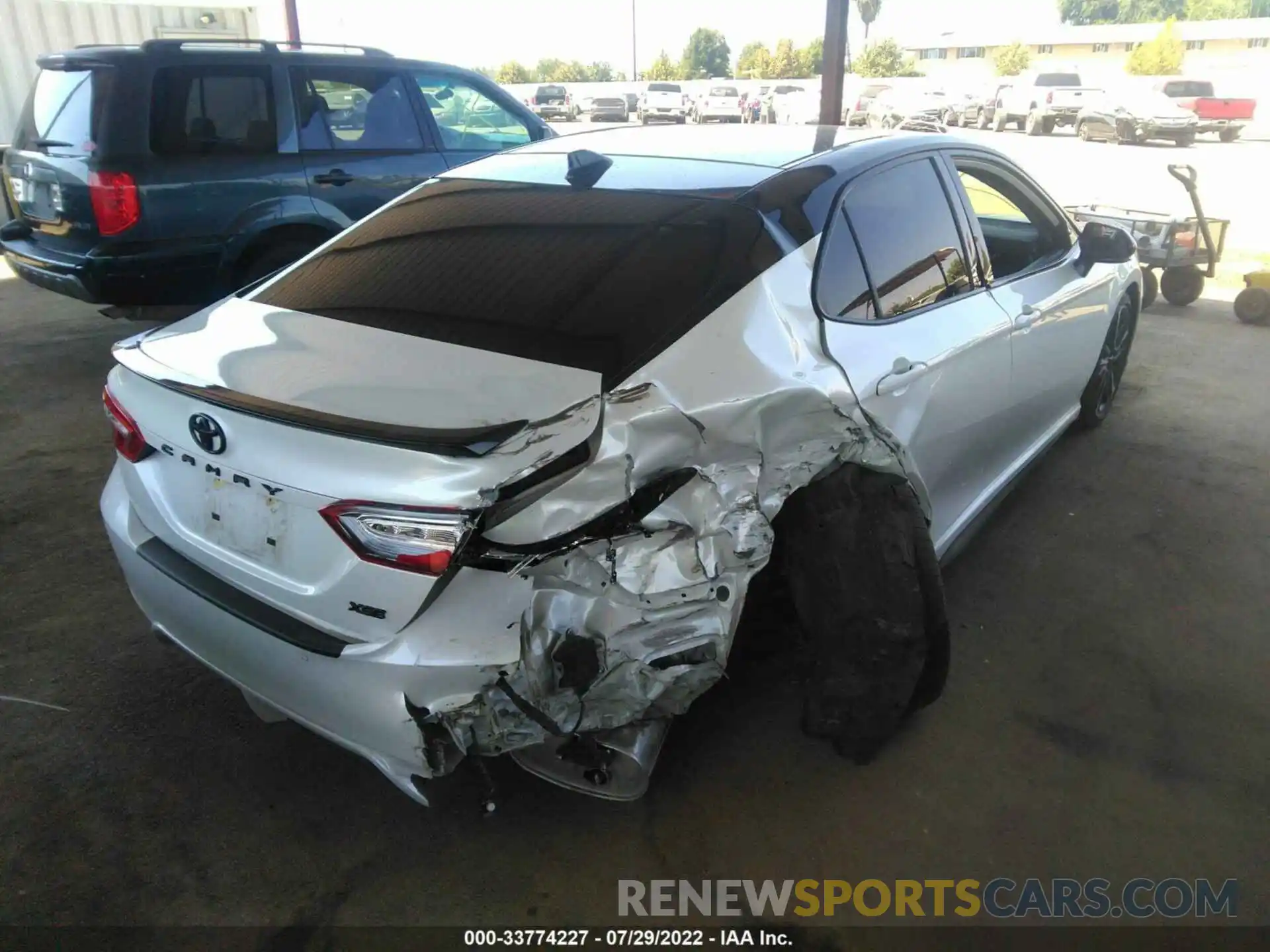 4 Photograph of a damaged car 4T1K61AK6LU399308 TOYOTA CAMRY 2020