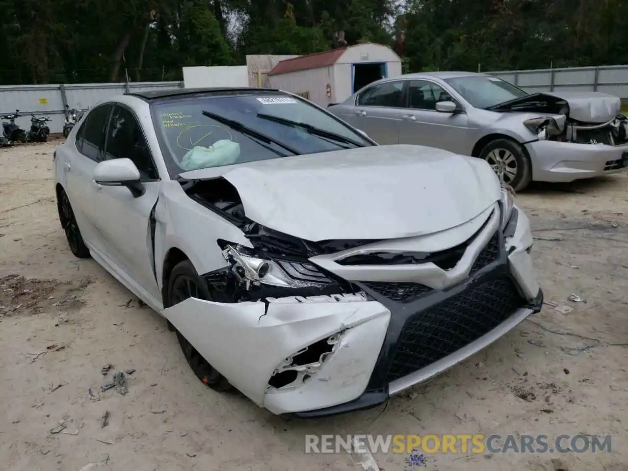 1 Photograph of a damaged car 4T1K61AK6LU875752 TOYOTA CAMRY 2020