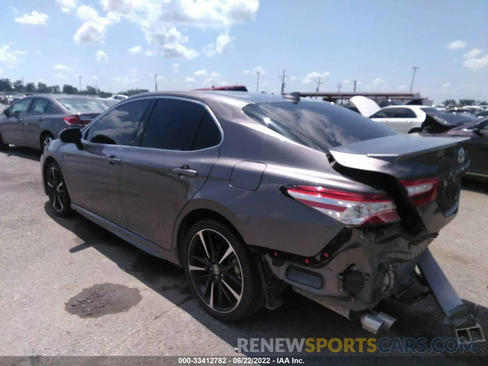 3 Photograph of a damaged car 4T1K61AK6LU932998 TOYOTA CAMRY 2020