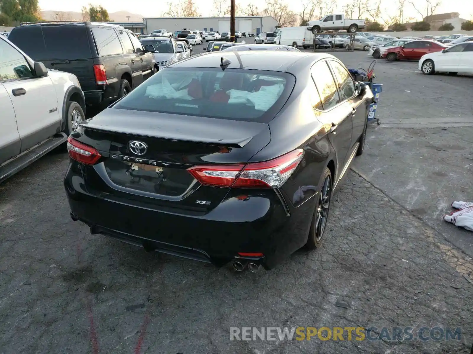 4 Photograph of a damaged car 4T1K61AK6LU950921 TOYOTA CAMRY 2020