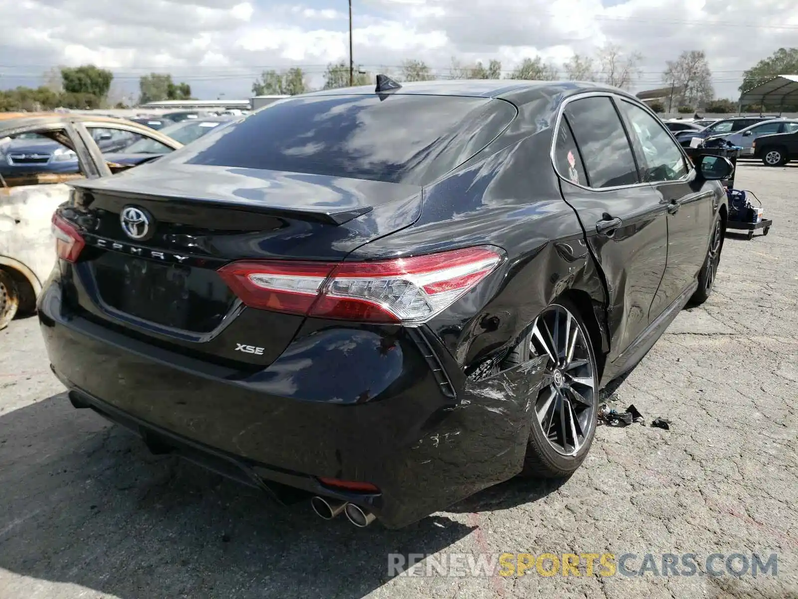 4 Photograph of a damaged car 4T1K61AK6LU957562 TOYOTA CAMRY 2020