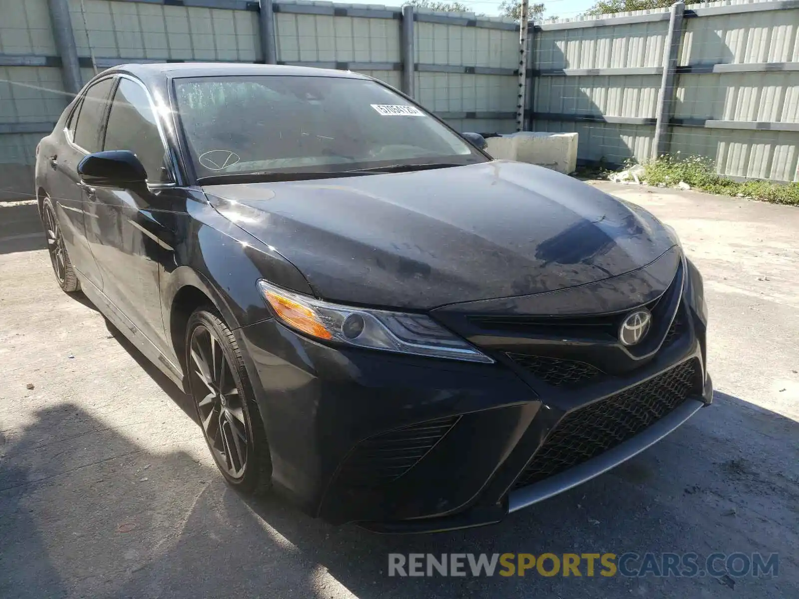 1 Photograph of a damaged car 4T1K61AK6LU958050 TOYOTA CAMRY 2020