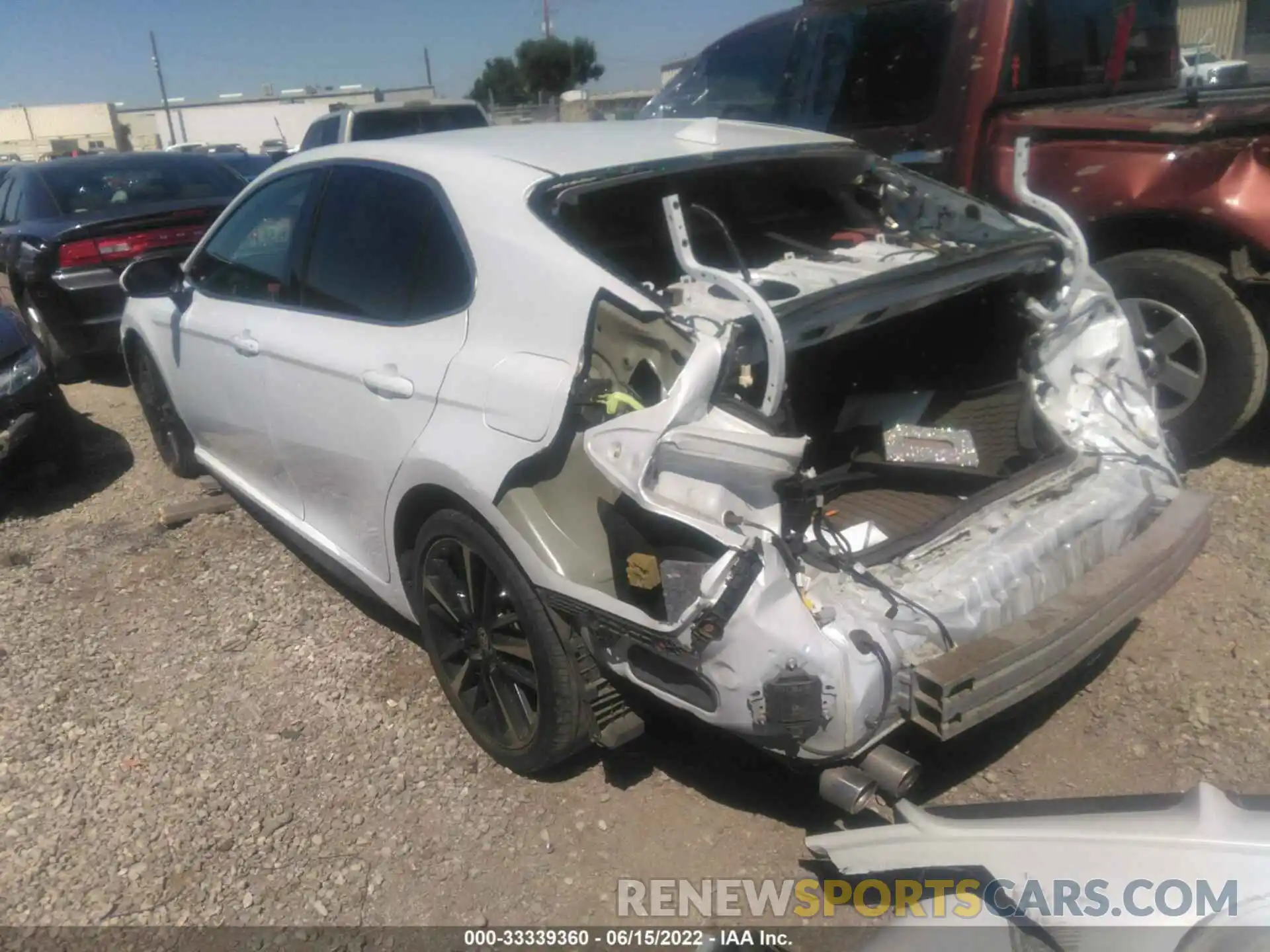 3 Photograph of a damaged car 4T1K61AK6LU962566 TOYOTA CAMRY 2020