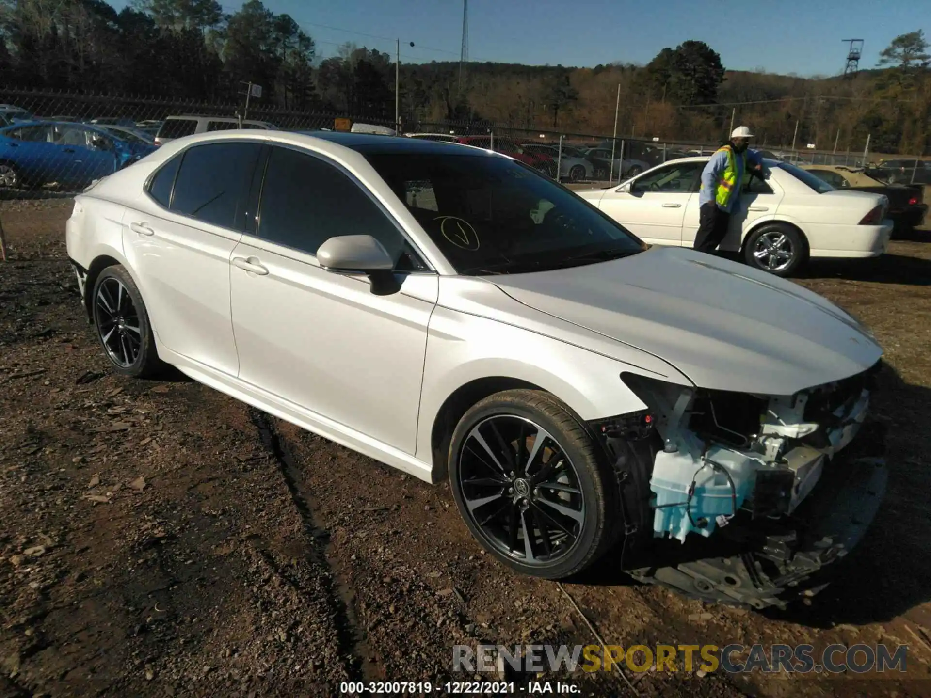 1 Photograph of a damaged car 4T1K61AK6LU982672 TOYOTA CAMRY 2020