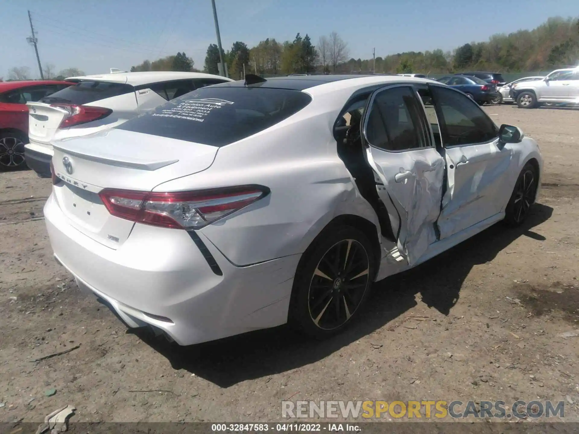 4 Photograph of a damaged car 4T1K61AK6LU984504 TOYOTA CAMRY 2020