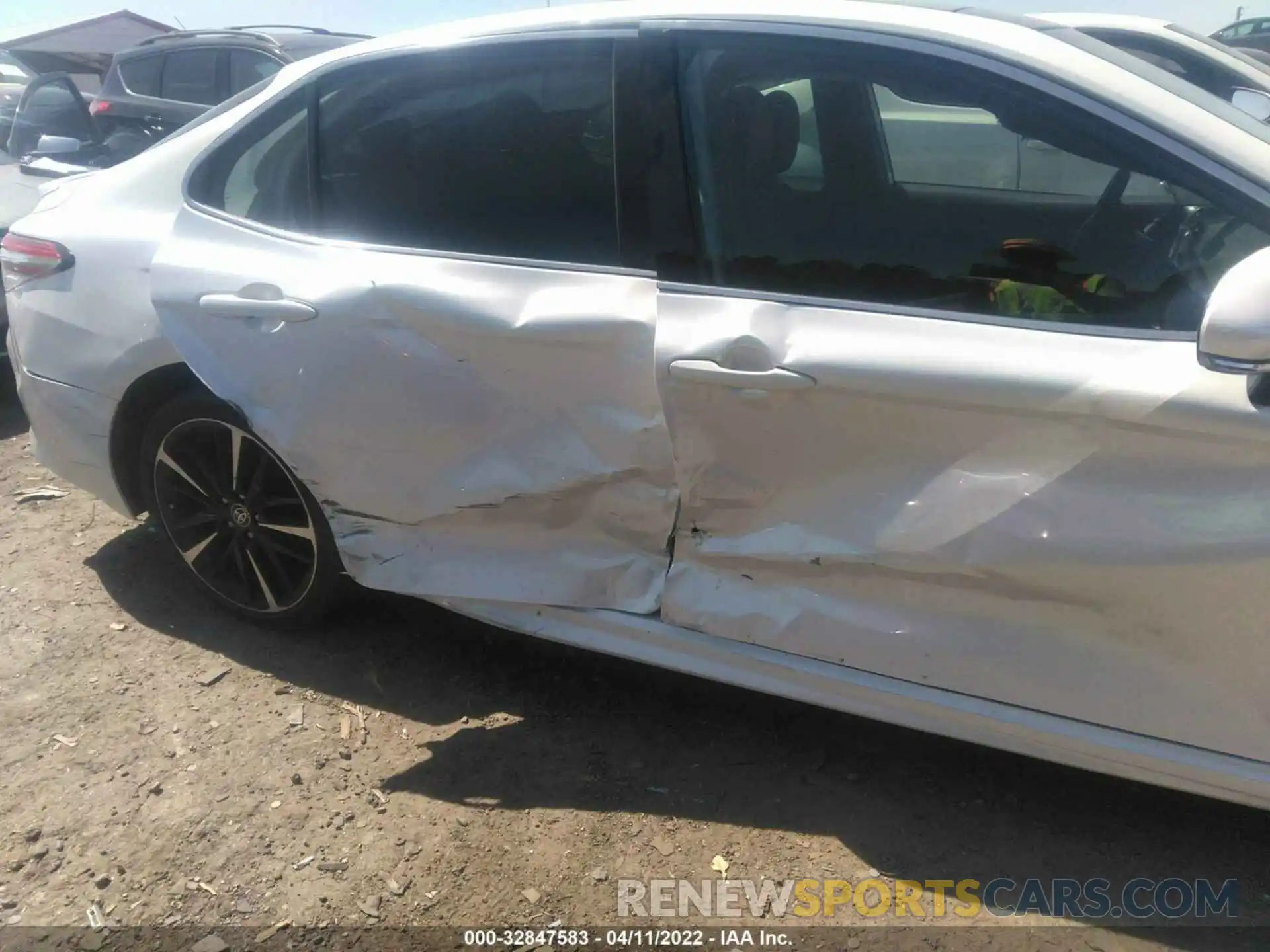 6 Photograph of a damaged car 4T1K61AK6LU984504 TOYOTA CAMRY 2020