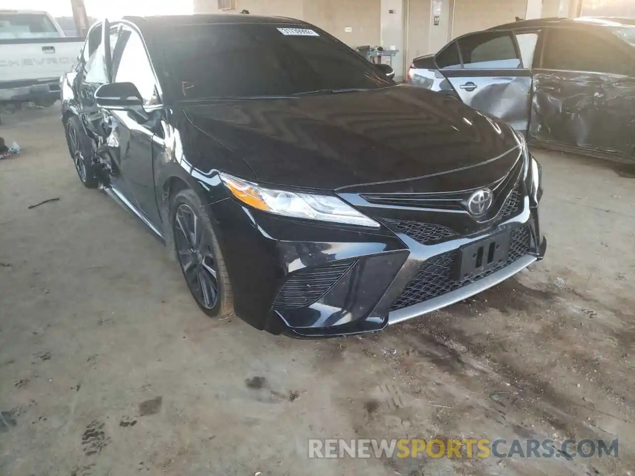 1 Photograph of a damaged car 4T1K61AK6LU985233 TOYOTA CAMRY 2020