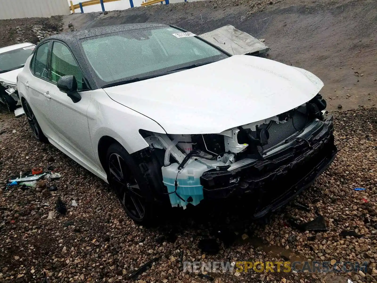 1 Photograph of a damaged car 4T1K61AK7LU304044 TOYOTA CAMRY 2020