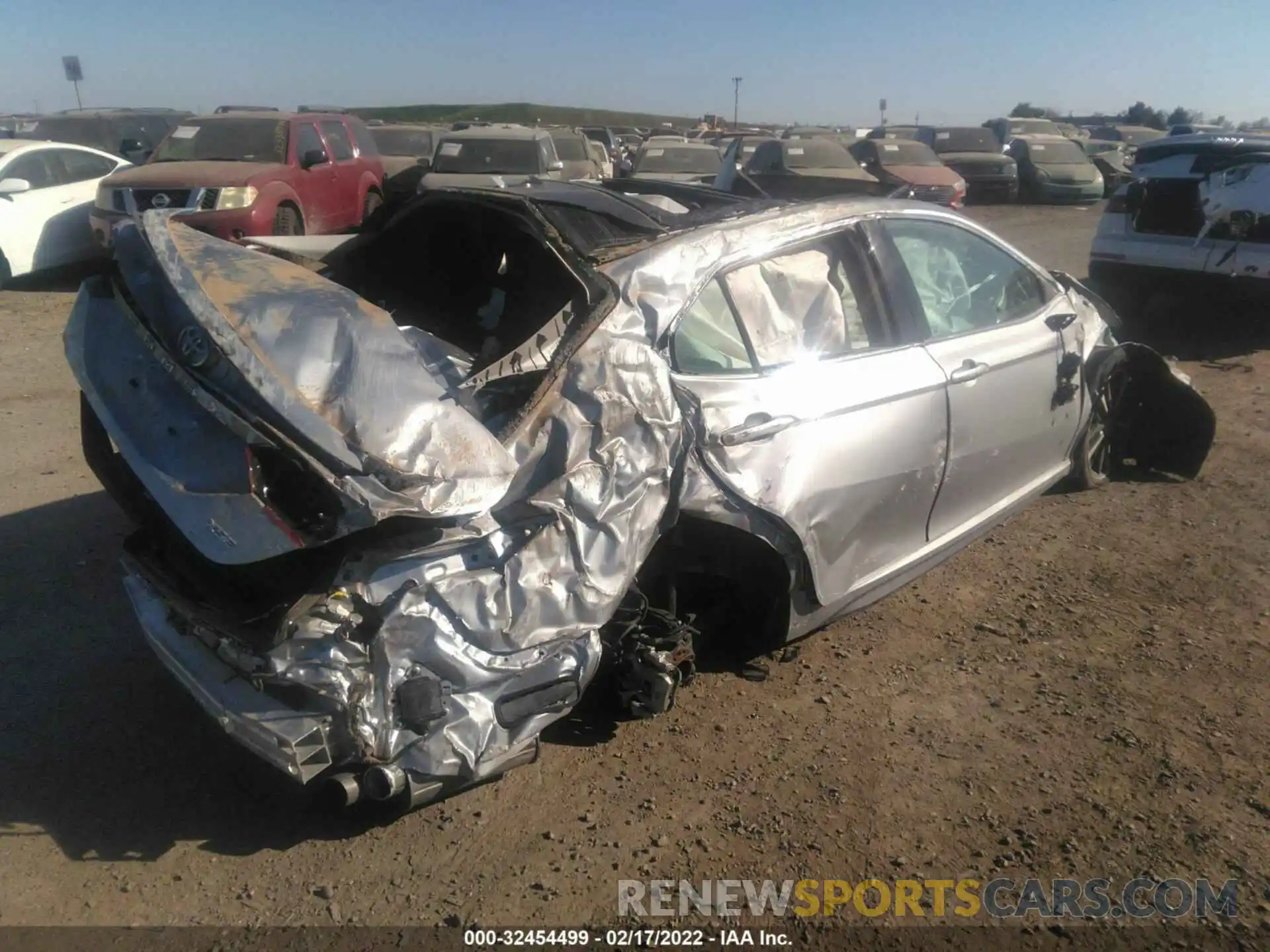 4 Photograph of a damaged car 4T1K61AK7LU305338 TOYOTA CAMRY 2020