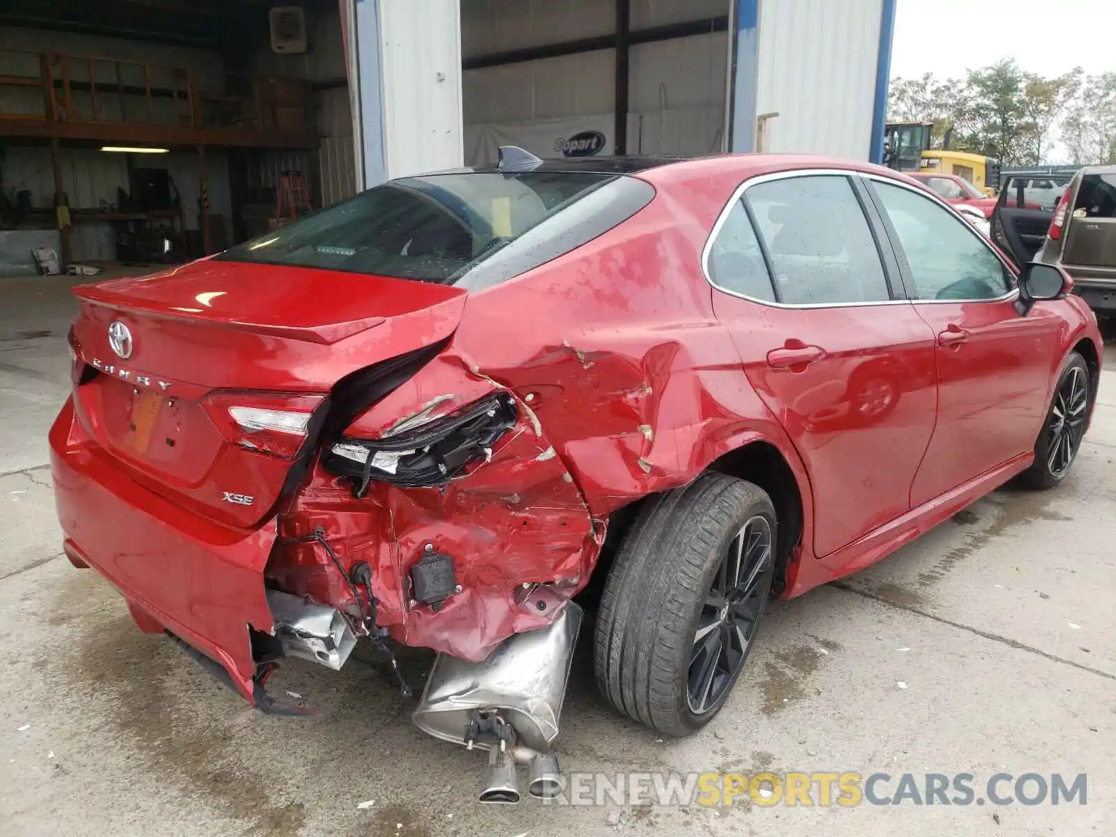 4 Photograph of a damaged car 4T1K61AK7LU320504 TOYOTA CAMRY 2020