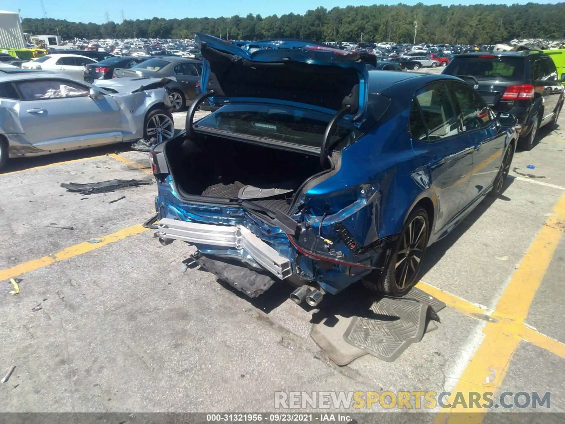 4 Photograph of a damaged car 4T1K61AK7LU331633 TOYOTA CAMRY 2020