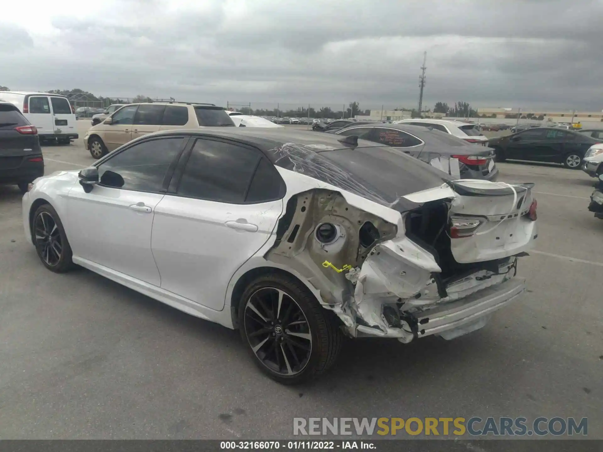 3 Photograph of a damaged car 4T1K61AK7LU341031 TOYOTA CAMRY 2020