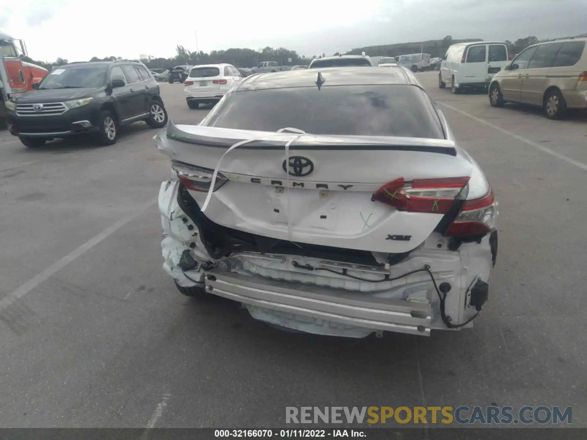 6 Photograph of a damaged car 4T1K61AK7LU341031 TOYOTA CAMRY 2020