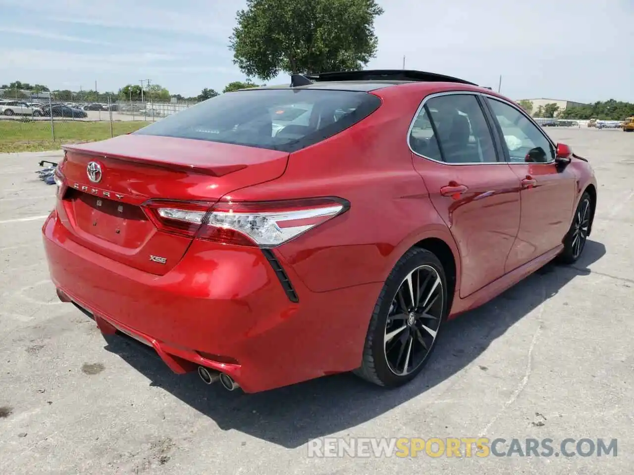 4 Photograph of a damaged car 4T1K61AK7LU364177 TOYOTA CAMRY 2020