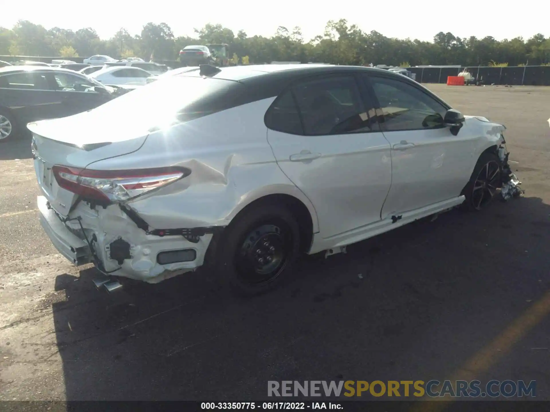 4 Photograph of a damaged car 4T1K61AK7LU370142 TOYOTA CAMRY 2020