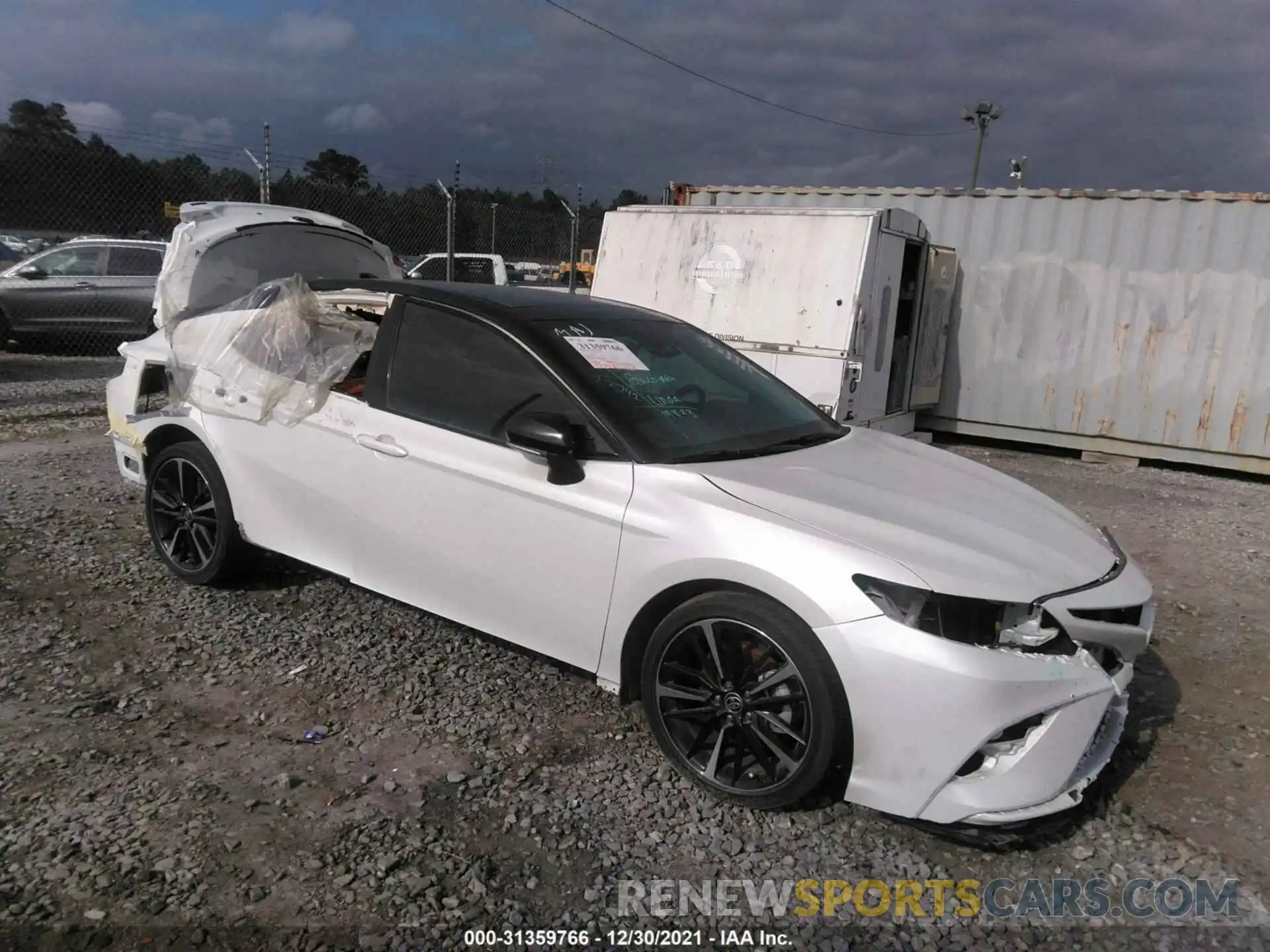 1 Photograph of a damaged car 4T1K61AK7LU372649 TOYOTA CAMRY 2020