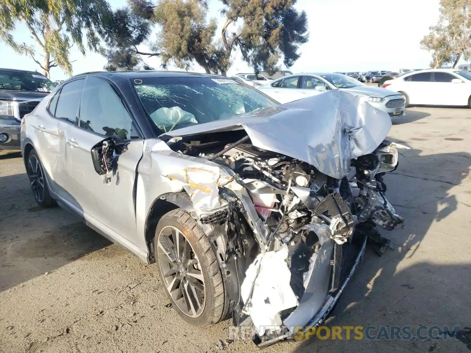 1 Photograph of a damaged car 4T1K61AK7LU375969 TOYOTA CAMRY 2020