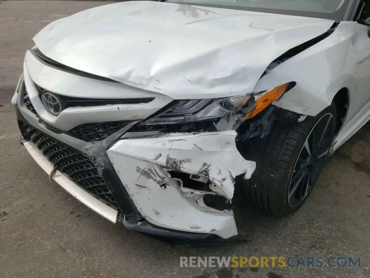 9 Photograph of a damaged car 4T1K61AK7LU379262 TOYOTA CAMRY 2020