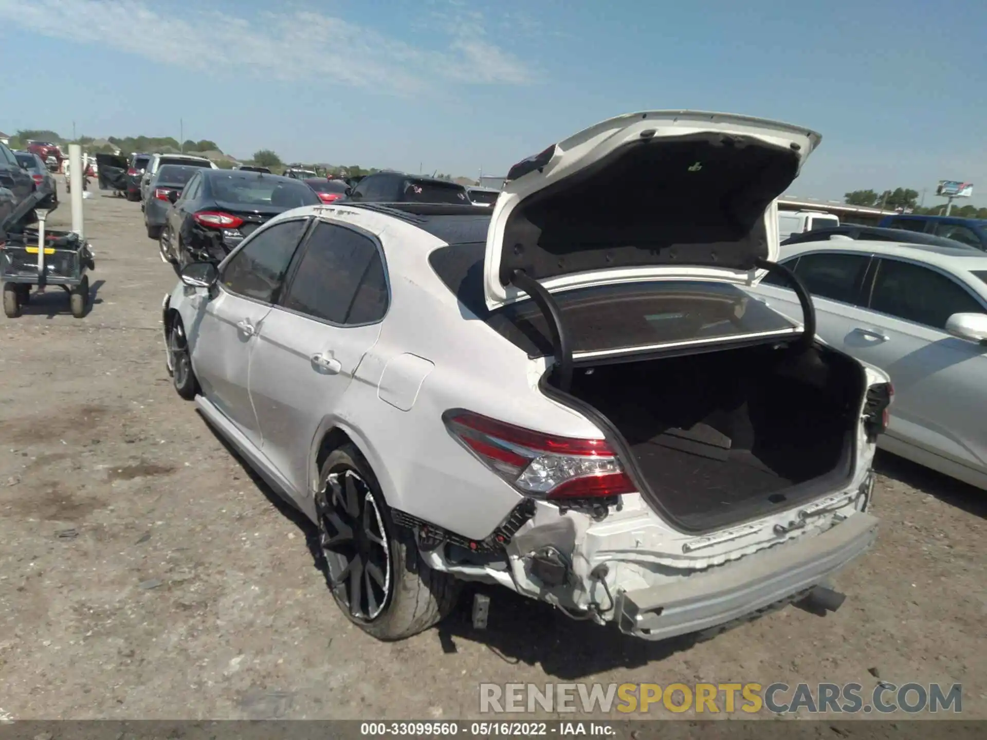 3 Photograph of a damaged car 4T1K61AK7LU395901 TOYOTA CAMRY 2020