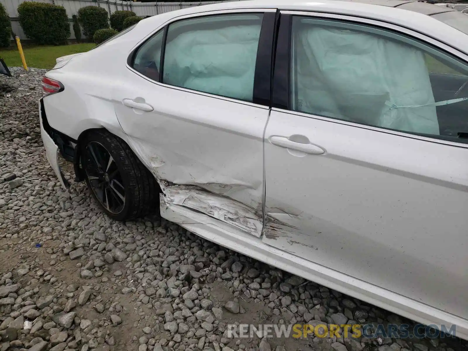 9 Photograph of a damaged car 4T1K61AK7LU505281 TOYOTA CAMRY 2020